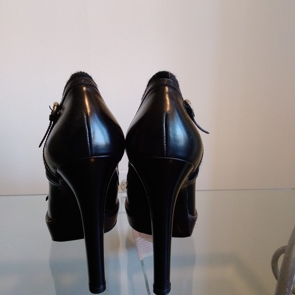 Gucci Leather Bootie Leather with Mohair - Picture 2 of 15